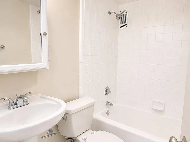 210 Locust St #10CW — Photo 8