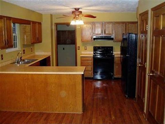 Eat in Kit w appliances