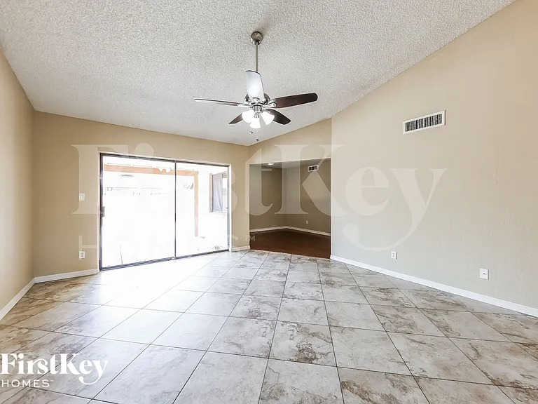 5203 W Sandra Ter — Photo 2