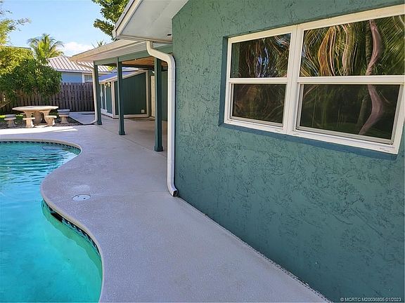 2nd image of 1219 SW Ibis St