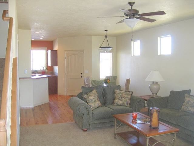 2nd image of 907 W Scottish