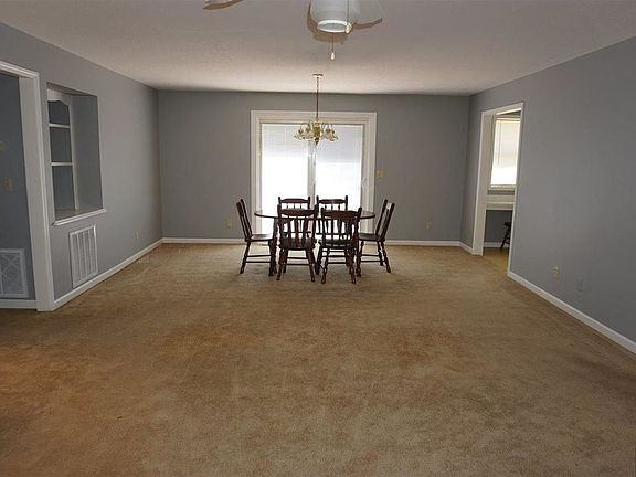 4th image of 403 E Fairview Ave