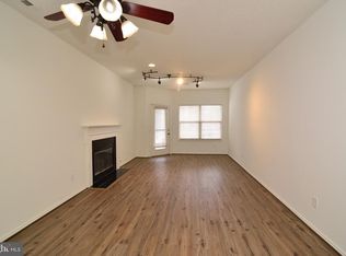 13085 Autumn Woods Way APT 201, Fairfax, VA 22033