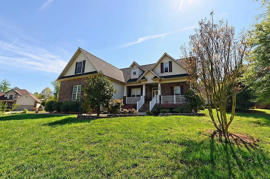 1st image of 828 Savannah Place Dr