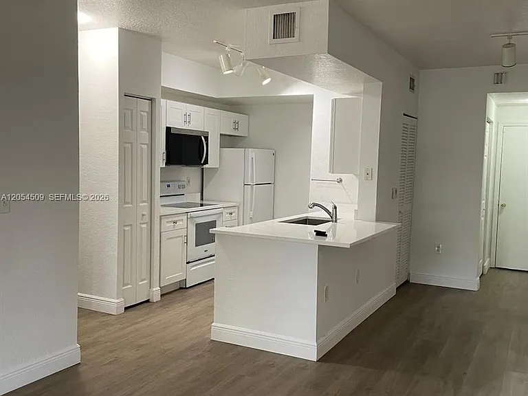 2500 Centergate Dr #104 — Photo 3