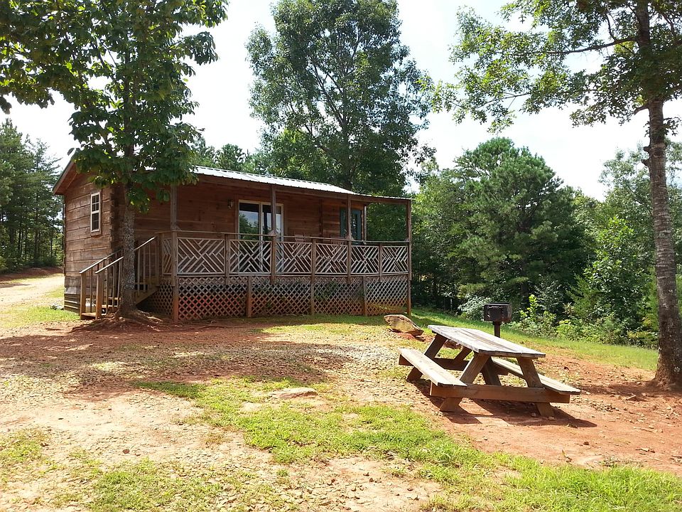Front of unit. "Tiny Home" QQB pit, pic-nic table, fire ring