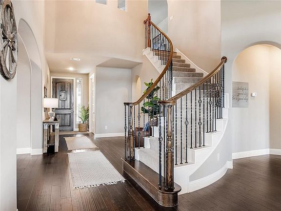 4th image of 6124 Teresa Ln