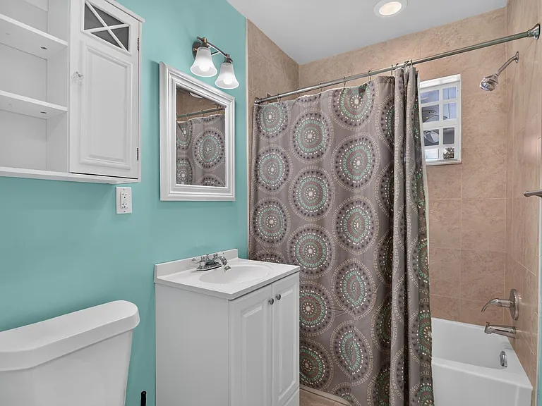 1240 SW 3rd Ter — Photo 22