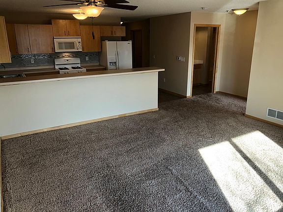 3rd image of 4845 W 123rd St