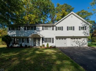 17 Balmoral Dr, Livingston, NJ 07039