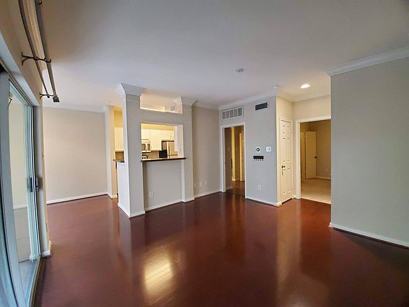 2nd image of 3231 Allen Pkwy APT 6204