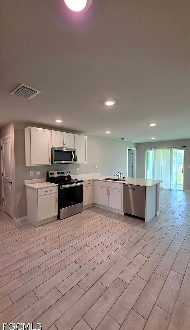 3 bed, 2.0 bath, 1378 sqft, $1,900 — Photo 1
