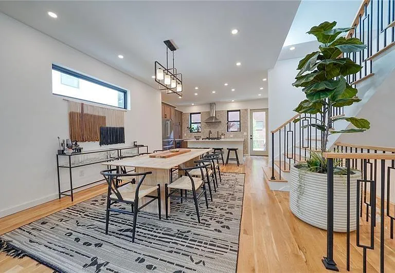 829 Barnett St NE — Photo 9