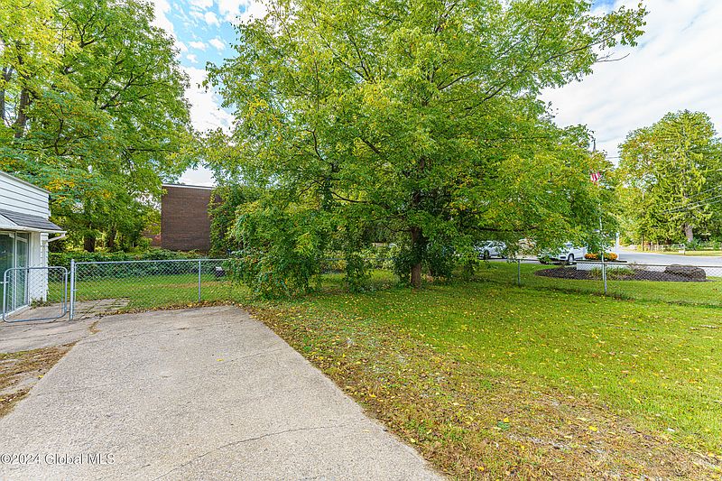 3rd image of 88 Crescent Street