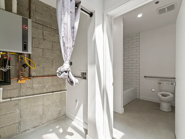 1901 S Pacific Ave #6 — Photo 5