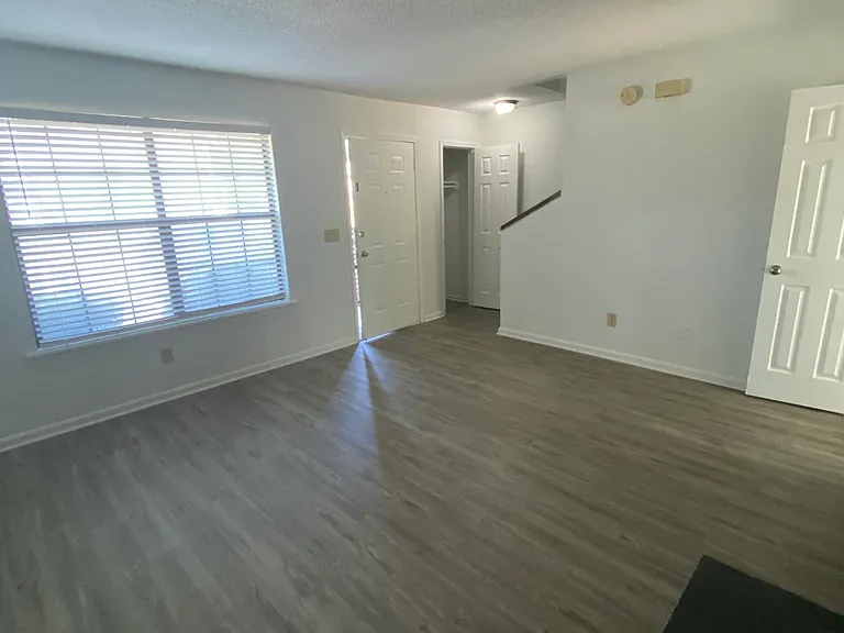 8042 Thelen St — Photo 3