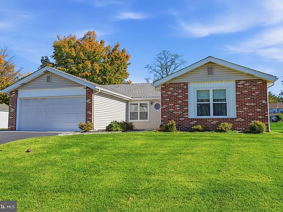 3rd image of 9 S Lancaster Ln