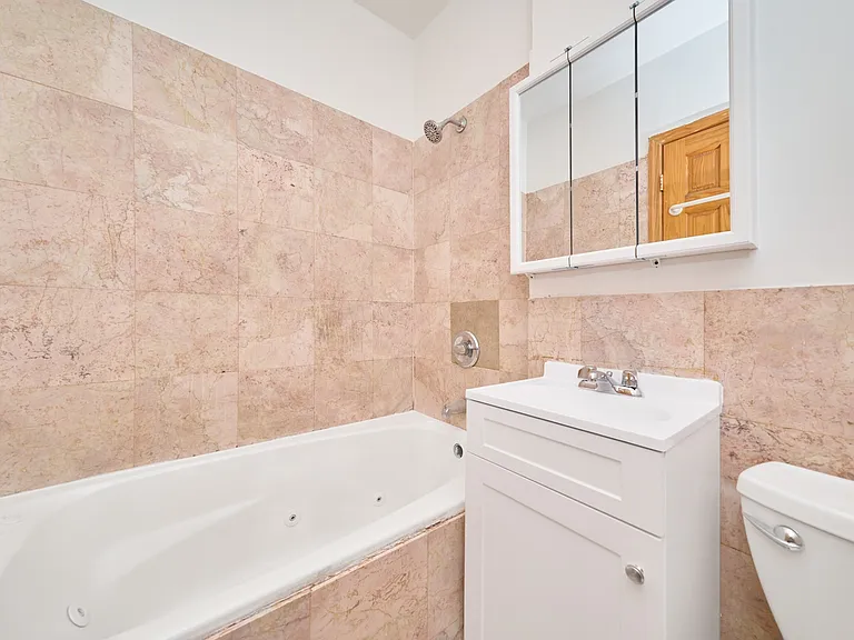 331 W 43rd St #4B — Photo 8