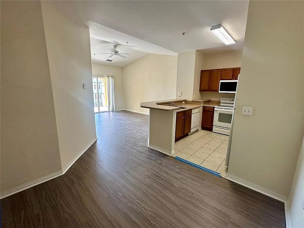 1 bed, 1.0 bath, 716 sqft, $1,350 — Photo 3