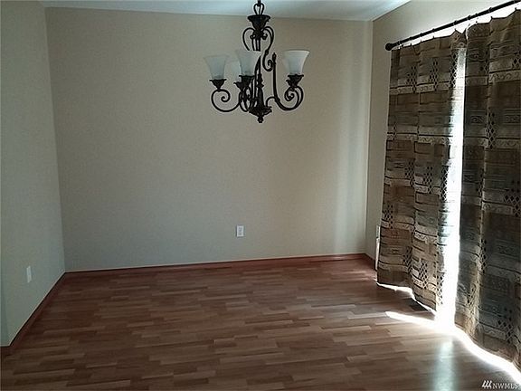 Dining Room.  Laminate flooring is like new