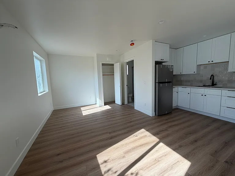 245 Hurst Ave — Photo 3