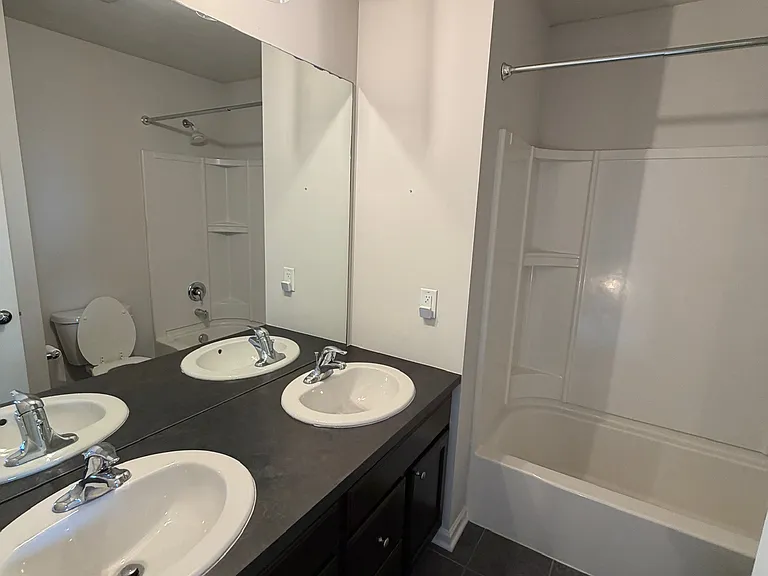 5975 N Pointe Dr — Photo 26