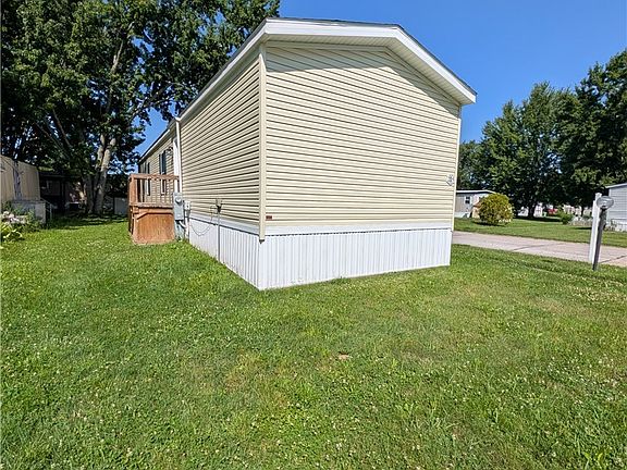 2nd image of 205 Greenbriar St