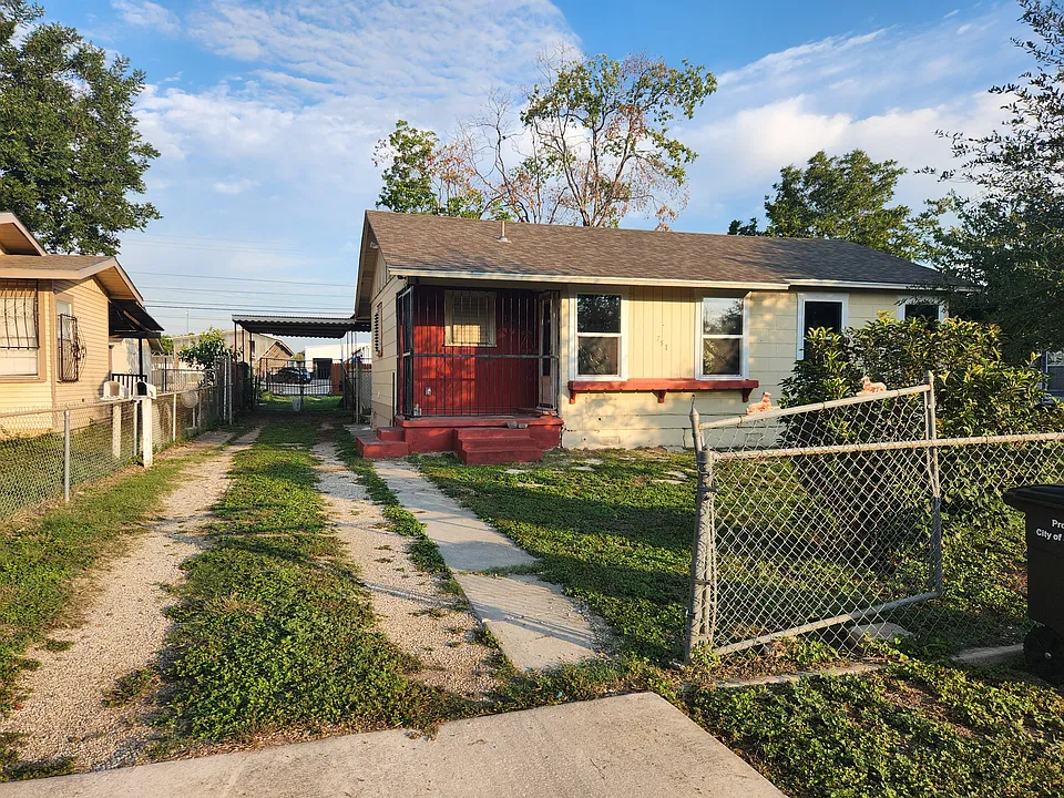 751 Jennings Ave