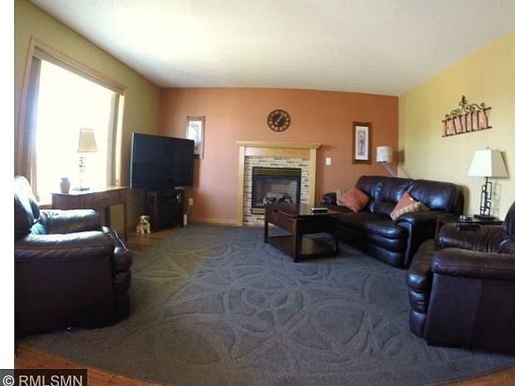 5th image of 1021 Strawberry Ct