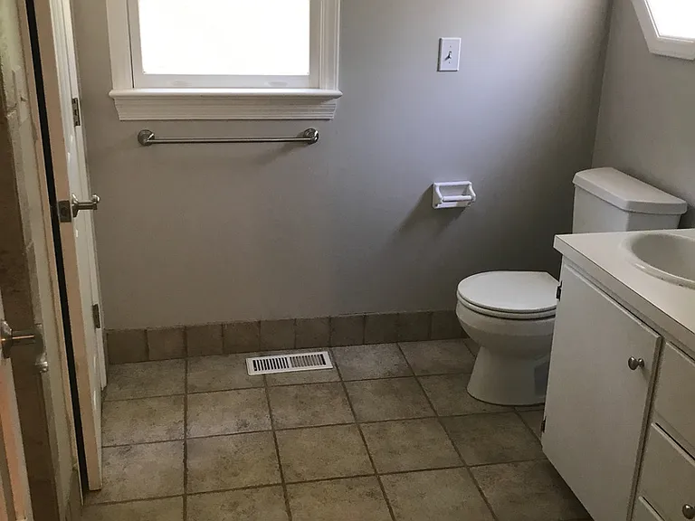 238 S Cliffdale Dr — Photo 7