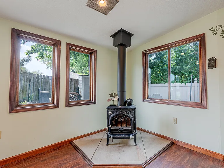 2301 Winchester Dr — Photo 13