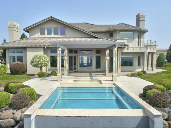 8502 Scenic Dr, Yakima, WA 98908