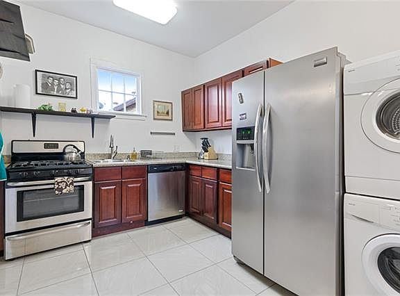 3rd image of 2312 Barracks St #A