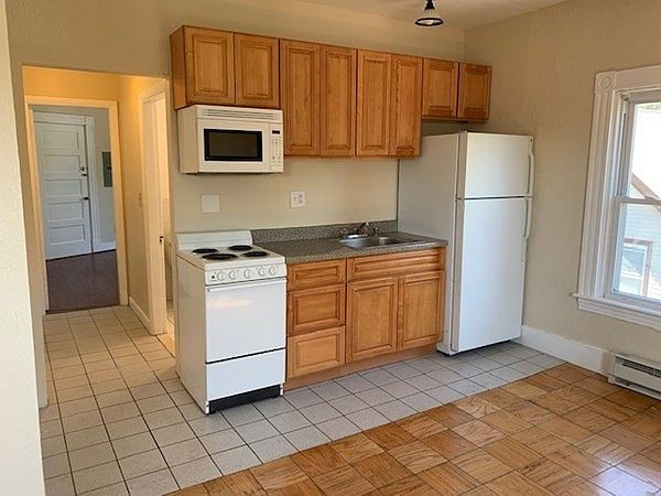 2nd image of 73 Weston St #3