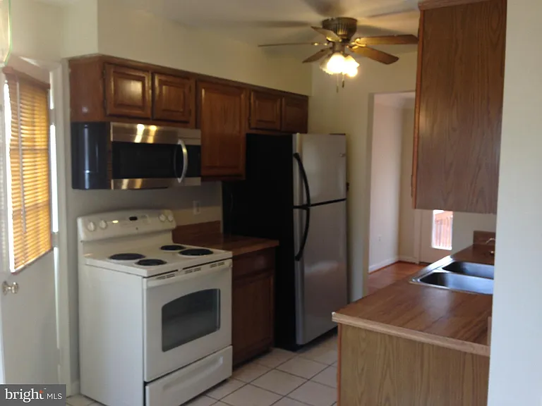 5001 Tarpon Ln — Photo 2