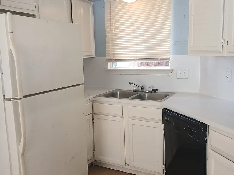 10143 Northview Dr — Photo 2