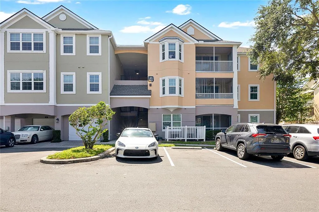 3 bed, 2.0 bath, 1260 sqft, $2,100 — Photo 1