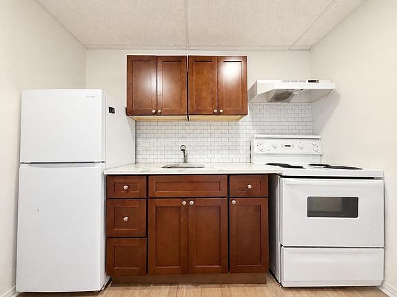 3rd image of 433 Elmstead Rd #3