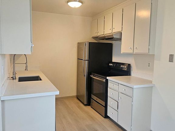 2nd image of 421 Richmond Dr APT 113