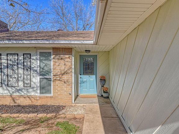 2nd image of 1821 Aiken Ct