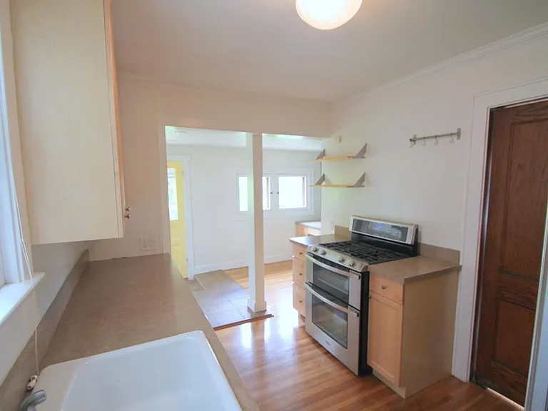 294 Siebert St — Photo 11