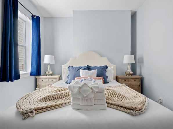 charleston-south-carolina-2057762737 picture