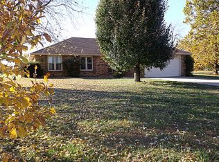 1611 S Farm Rd 115, Springfield, MO 65802