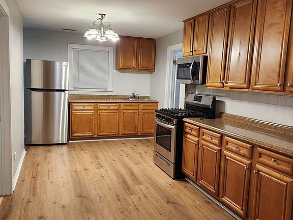 3rd image of 2056 N La Crosse Ave Unit 1E
