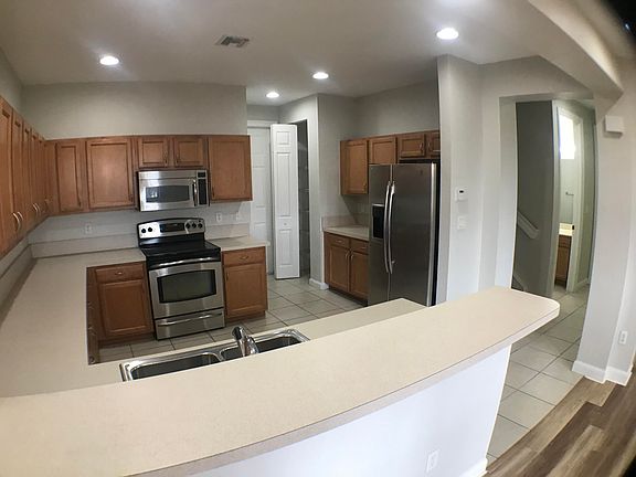 4th image of 850 Millbrae Ct Unit 5
