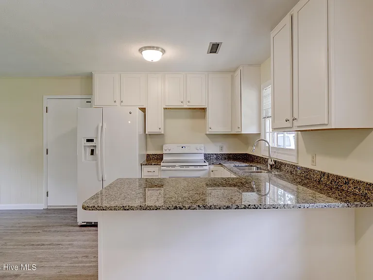 4010 Lake Ave — Photo 11