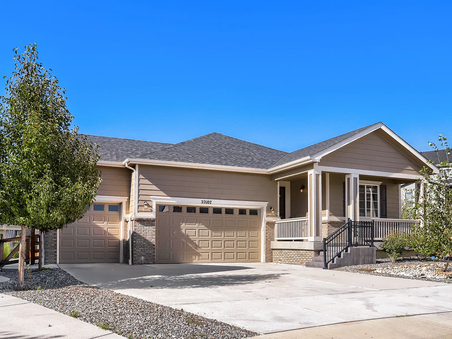 22107 E Tufts Dr — Photo 4