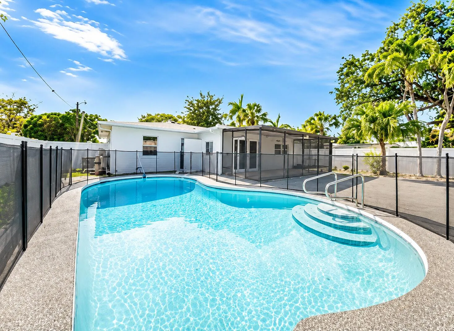 4 bed, 2.0 bath, 1476 sqft, $4,600 — Photo 3
