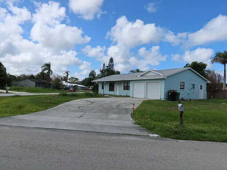601 SE Polynesian Ave — Photo 24