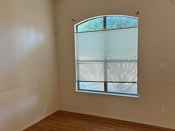 3rd image of 10899 Northview Dr